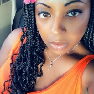 Meet your Posher, Carla